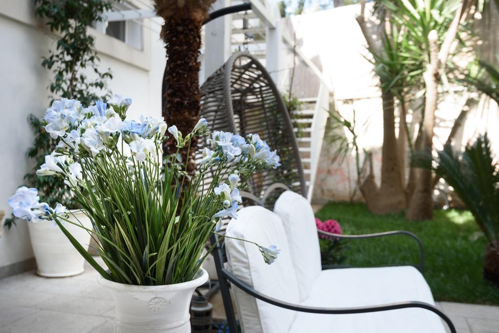 Palazzo Dei Dondoli Bed & Breakfast Lecce Exterior photo